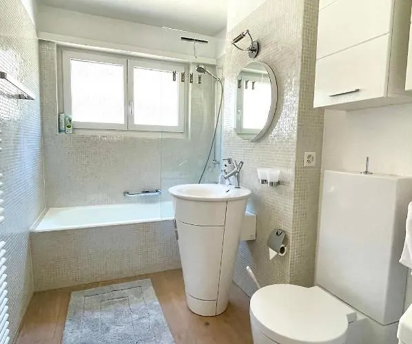 Traumhafte Sonnenresidenz Mit Berg- Und Seeblick *